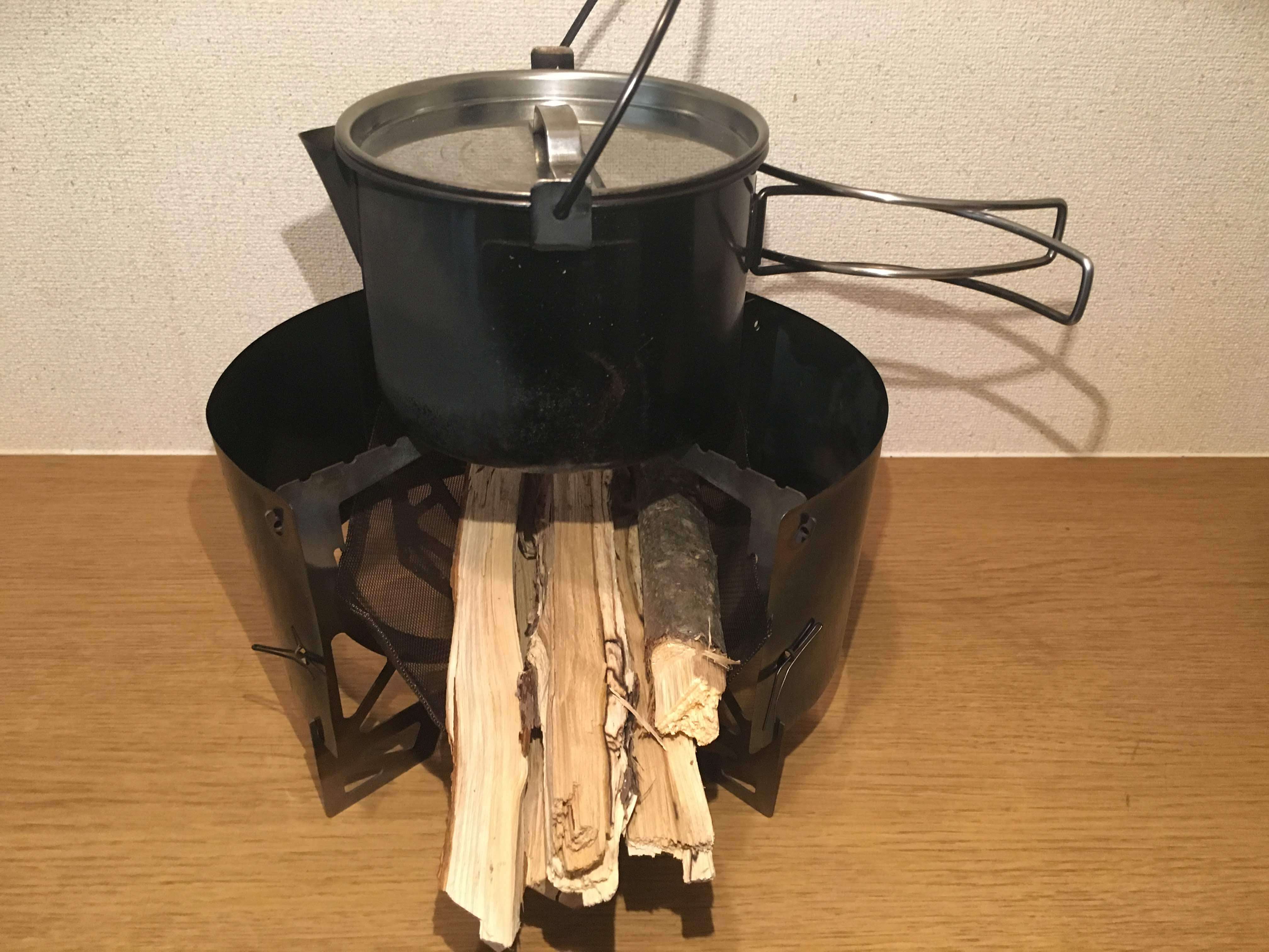 薪と鍋